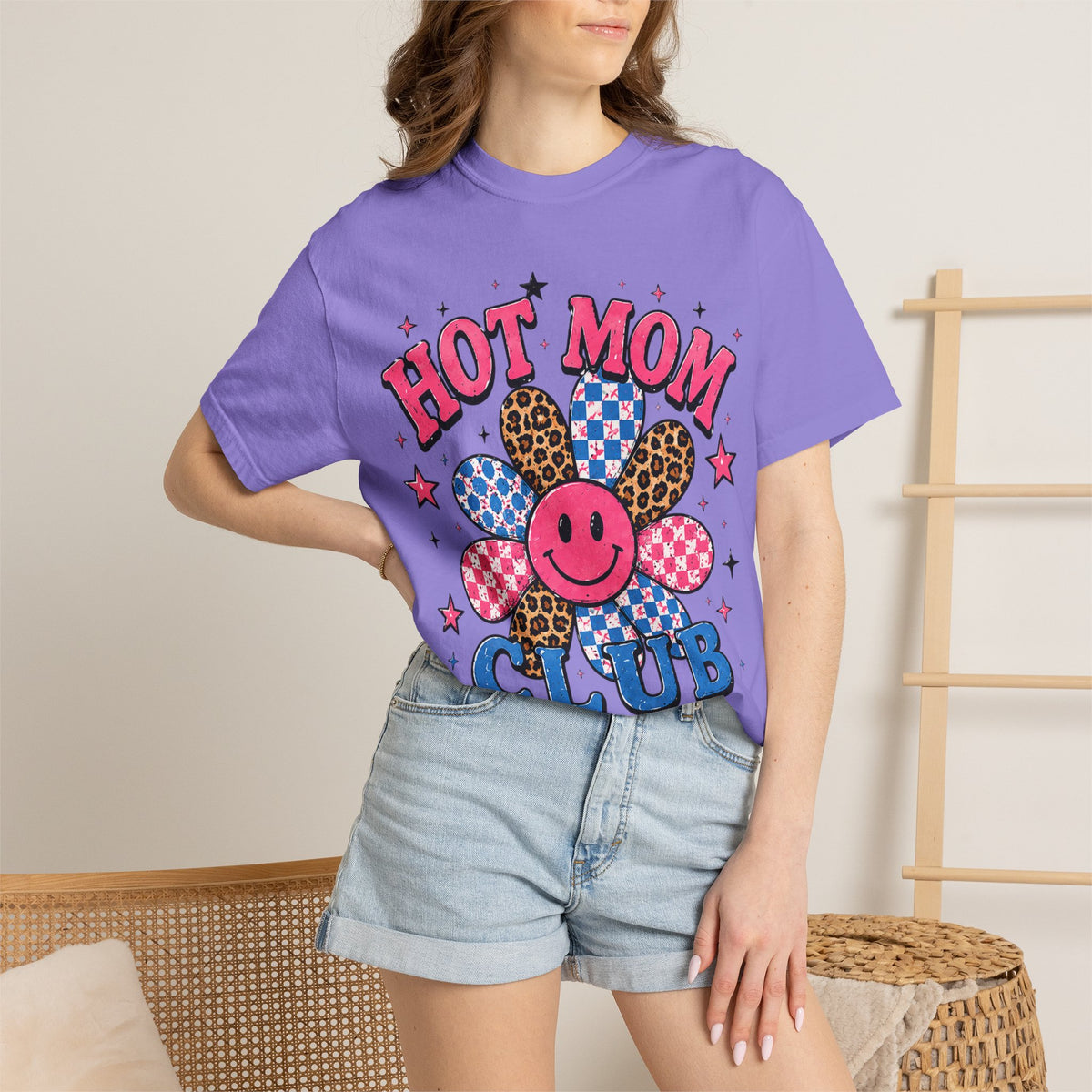 Hot Mom Club T-Shirt — Retro Smiley Flower Graphic Tee for Moms
